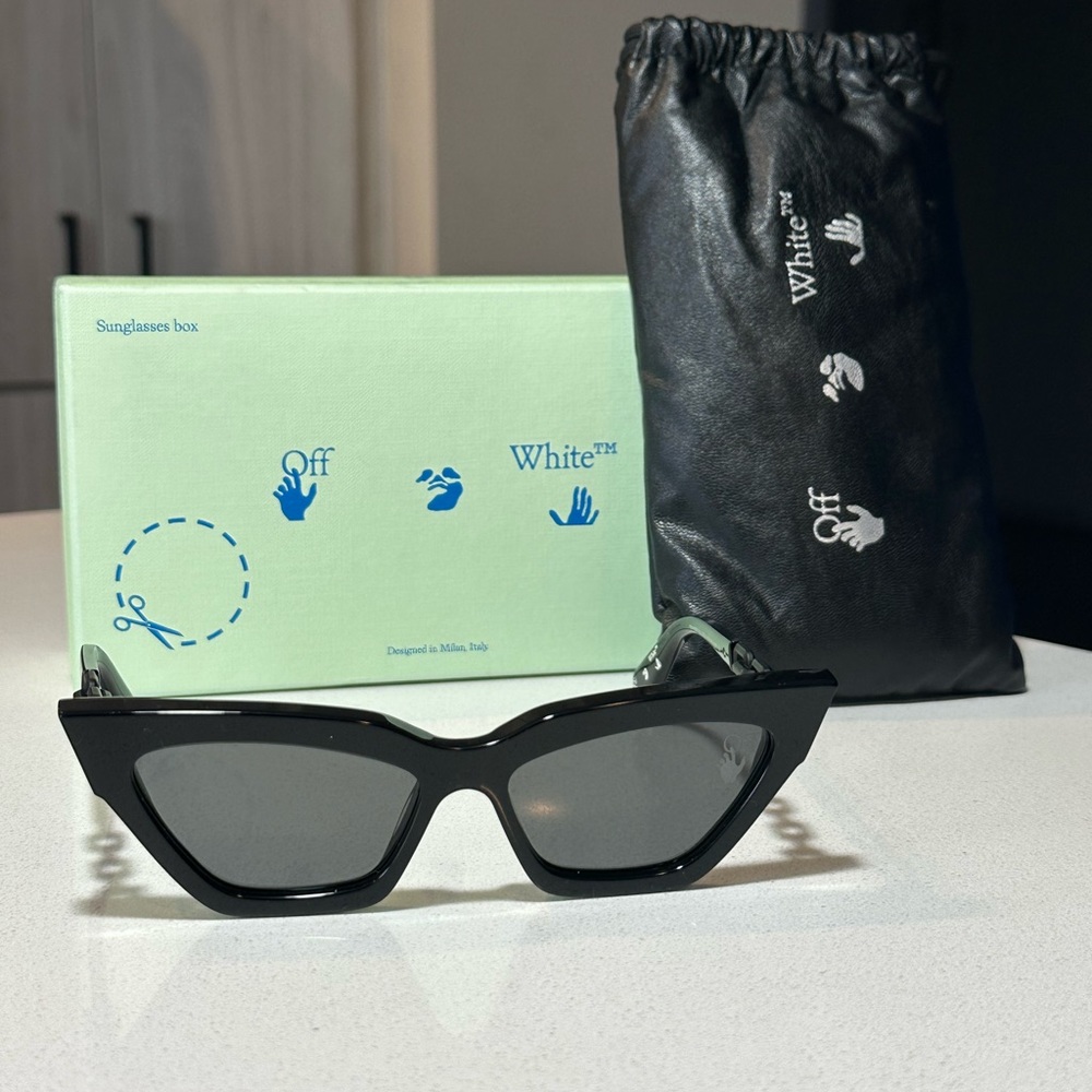 Off-White Nina Chain Detail Sunglasses